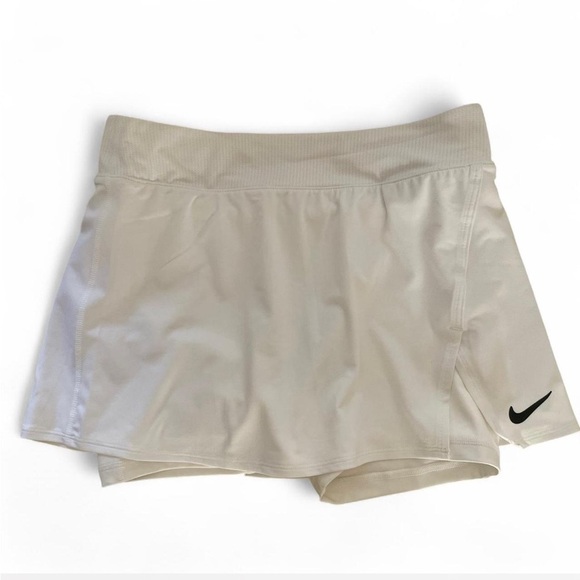 |Nike| Dri-Fit NWT White 2-1 Tennis Skirt with Built-in shorts Woman's M - Picture 1 of 8